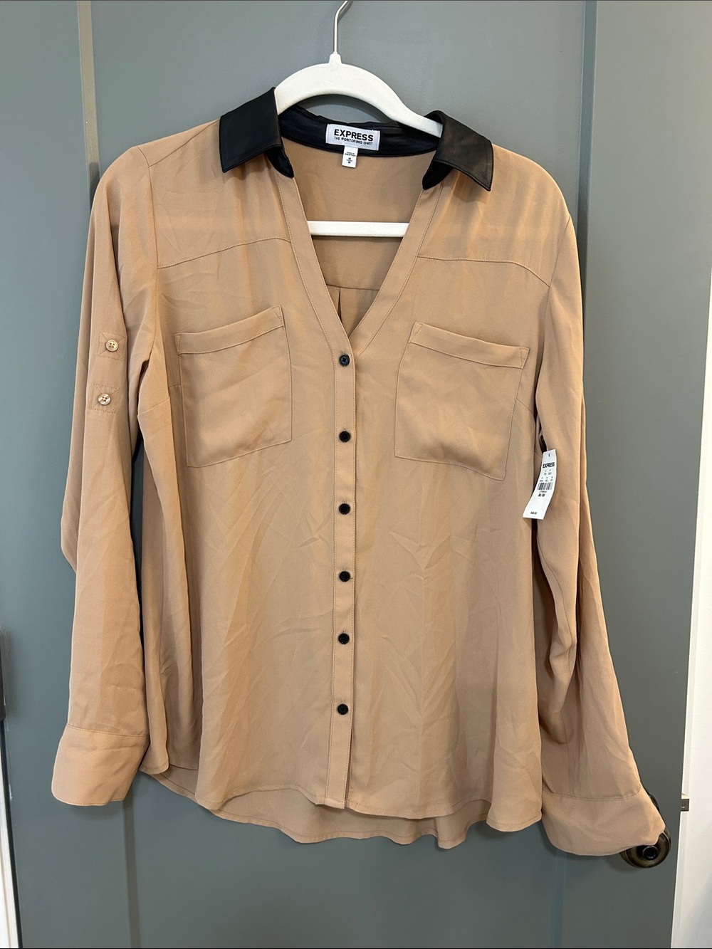 Express Two-Tone Tan Button-Down Blouse with Black Collar size medium new
